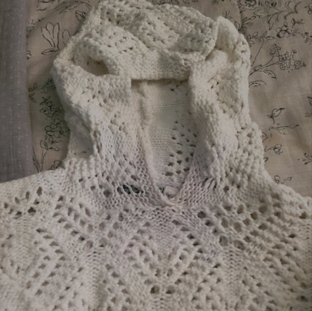 Beautiful 525 sweater w hood. Hp🔥🔥🔥 - Picture 10 of 10